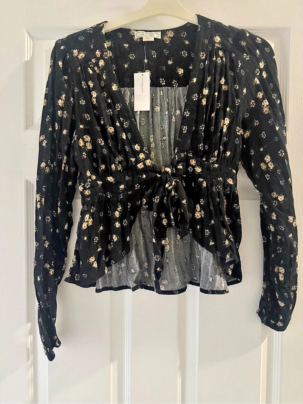 American Eagle Floral Blouse in Black Size Small NWT